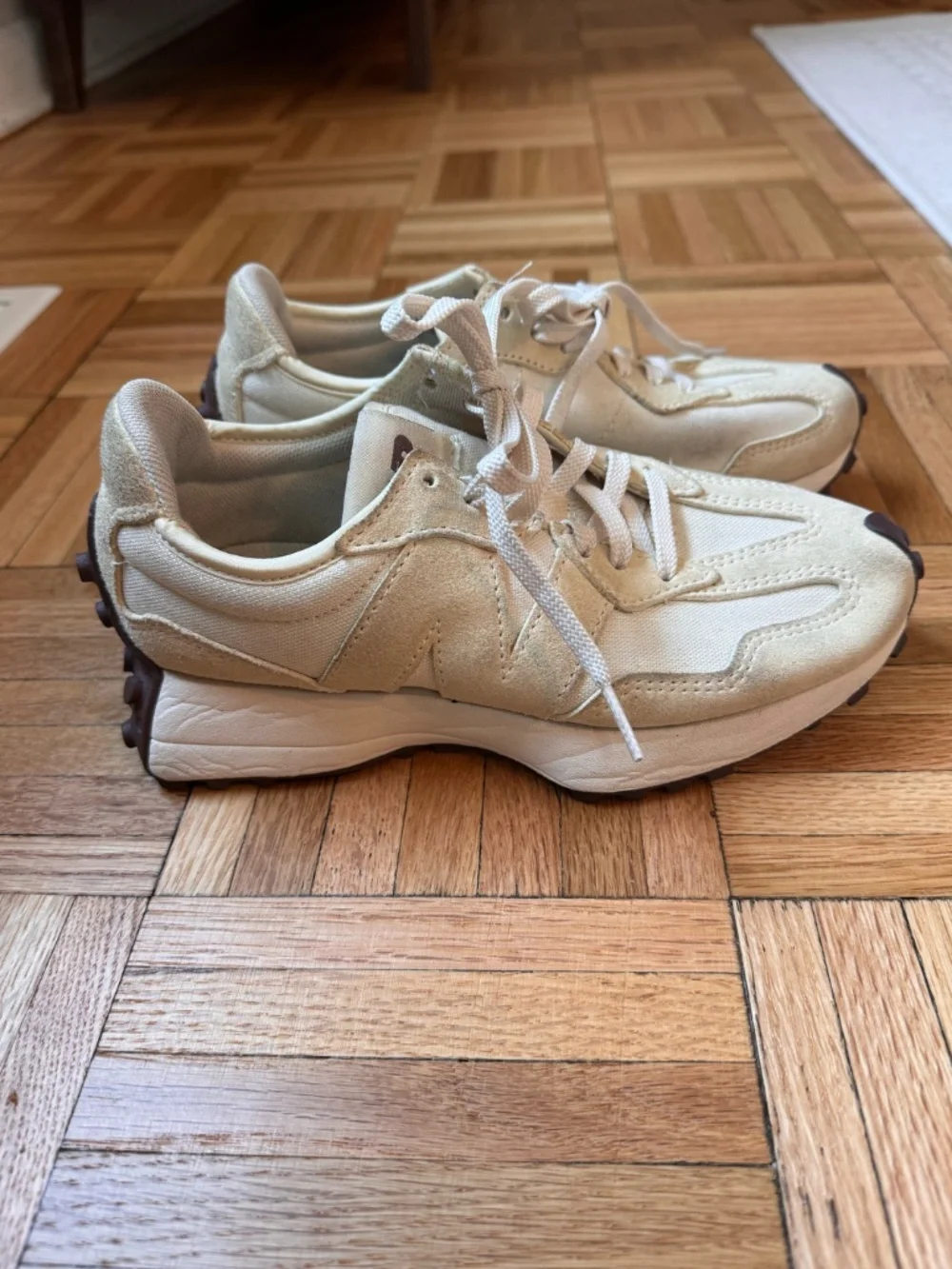 Women's New Balance 327 Sneaker
